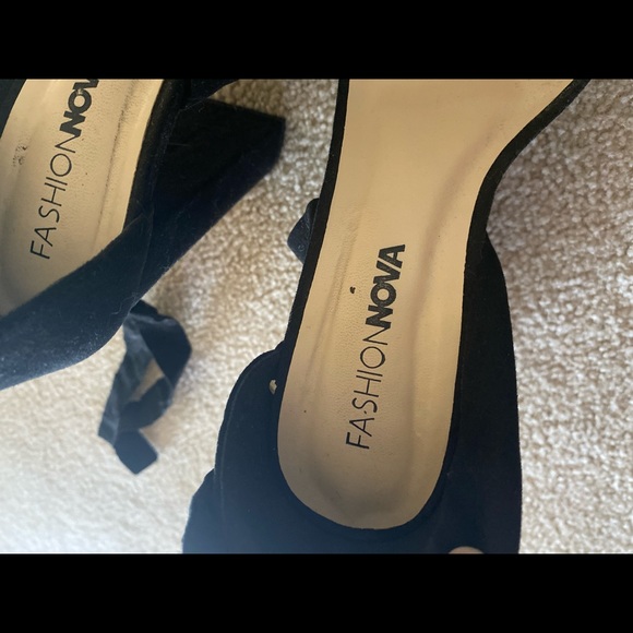 FASHIONNOVA bandage heels black - Picture 3 of 4